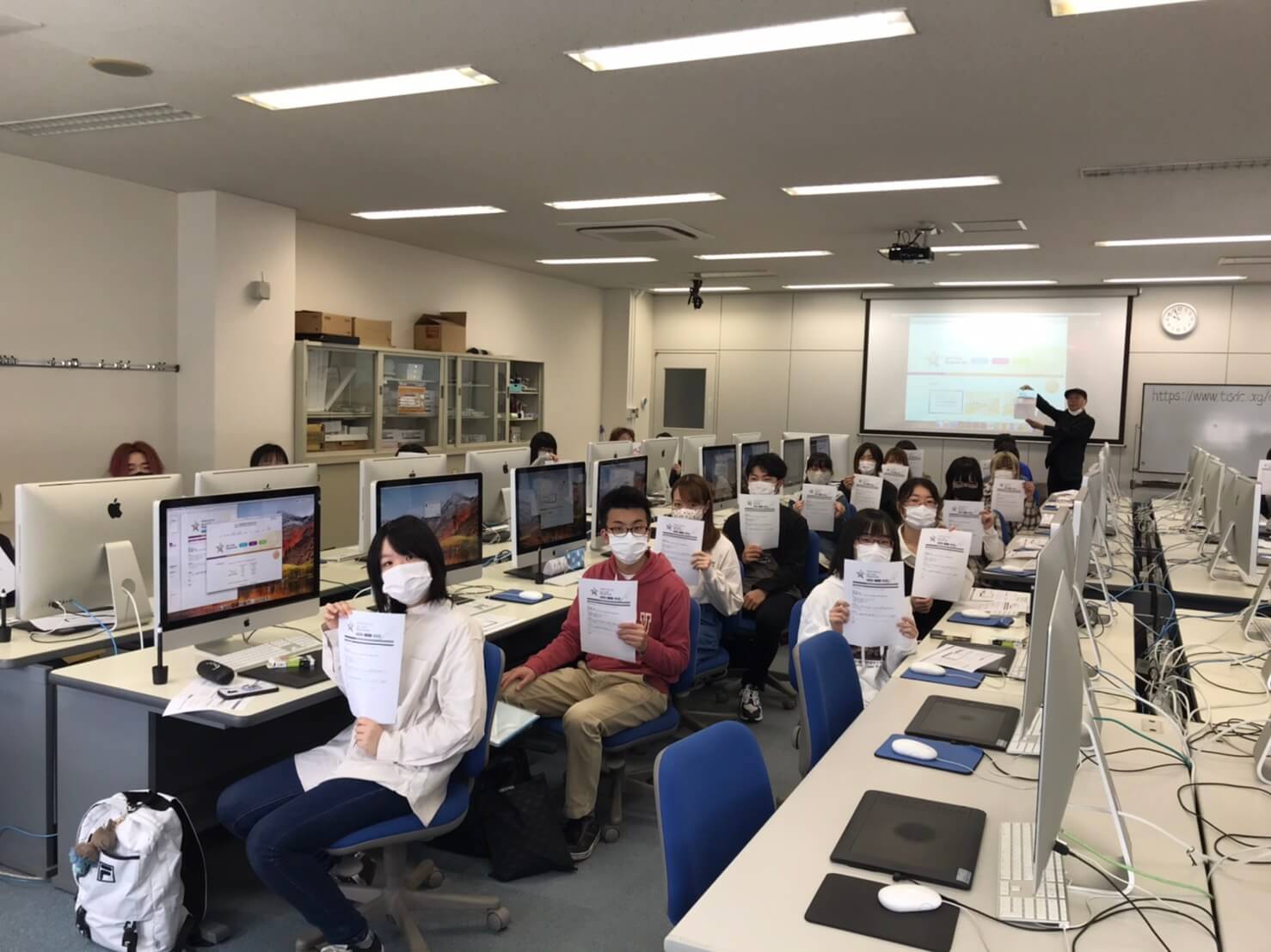 037512fc 61a6 4c34 9b4e e86833e9b449