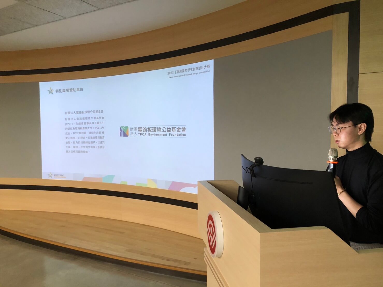 2e2ef560 e855 486b 8ddb 58370739ee8e