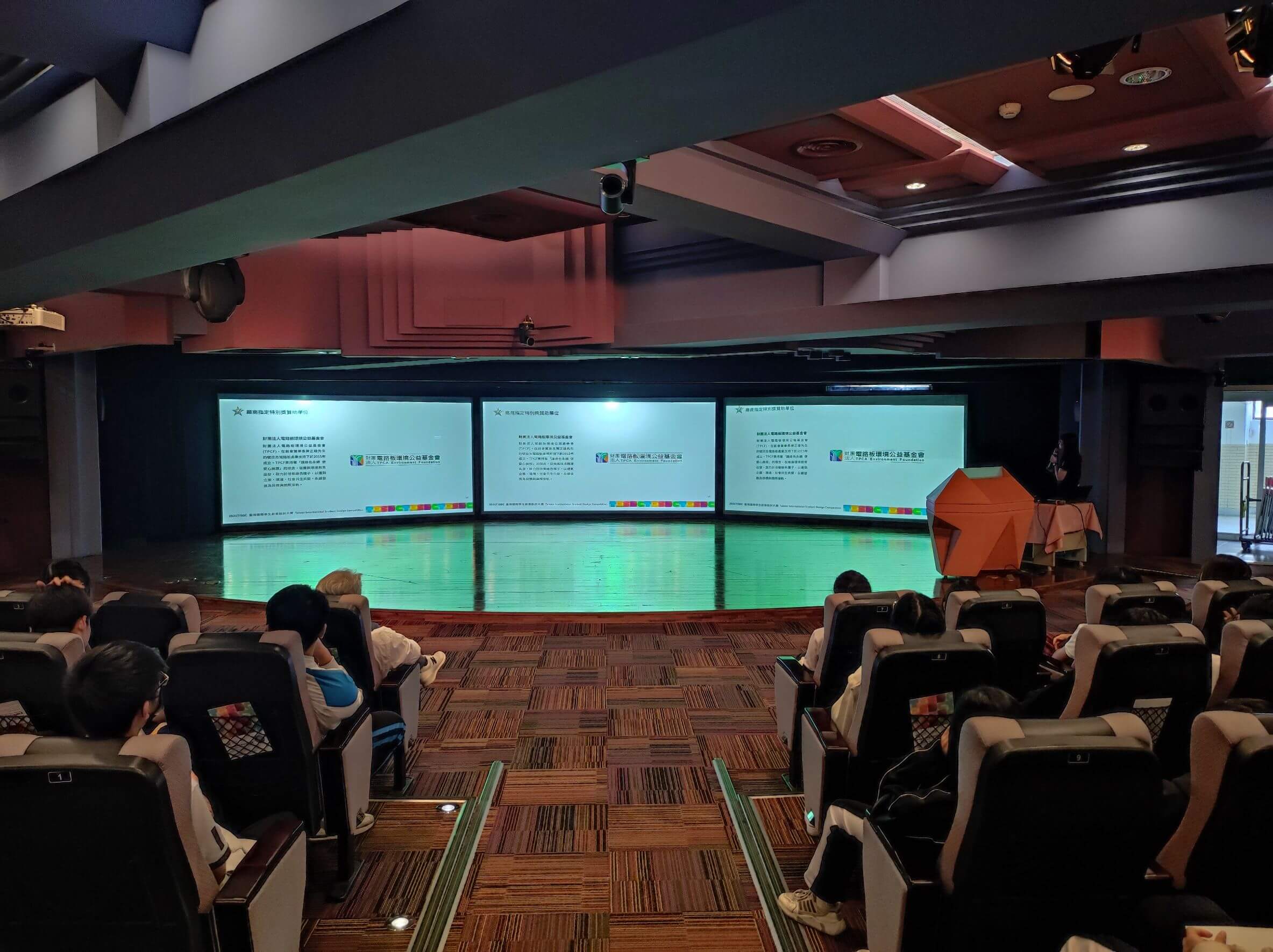 dd86738d 6948 4934 9e70 b3d6aab70173 1