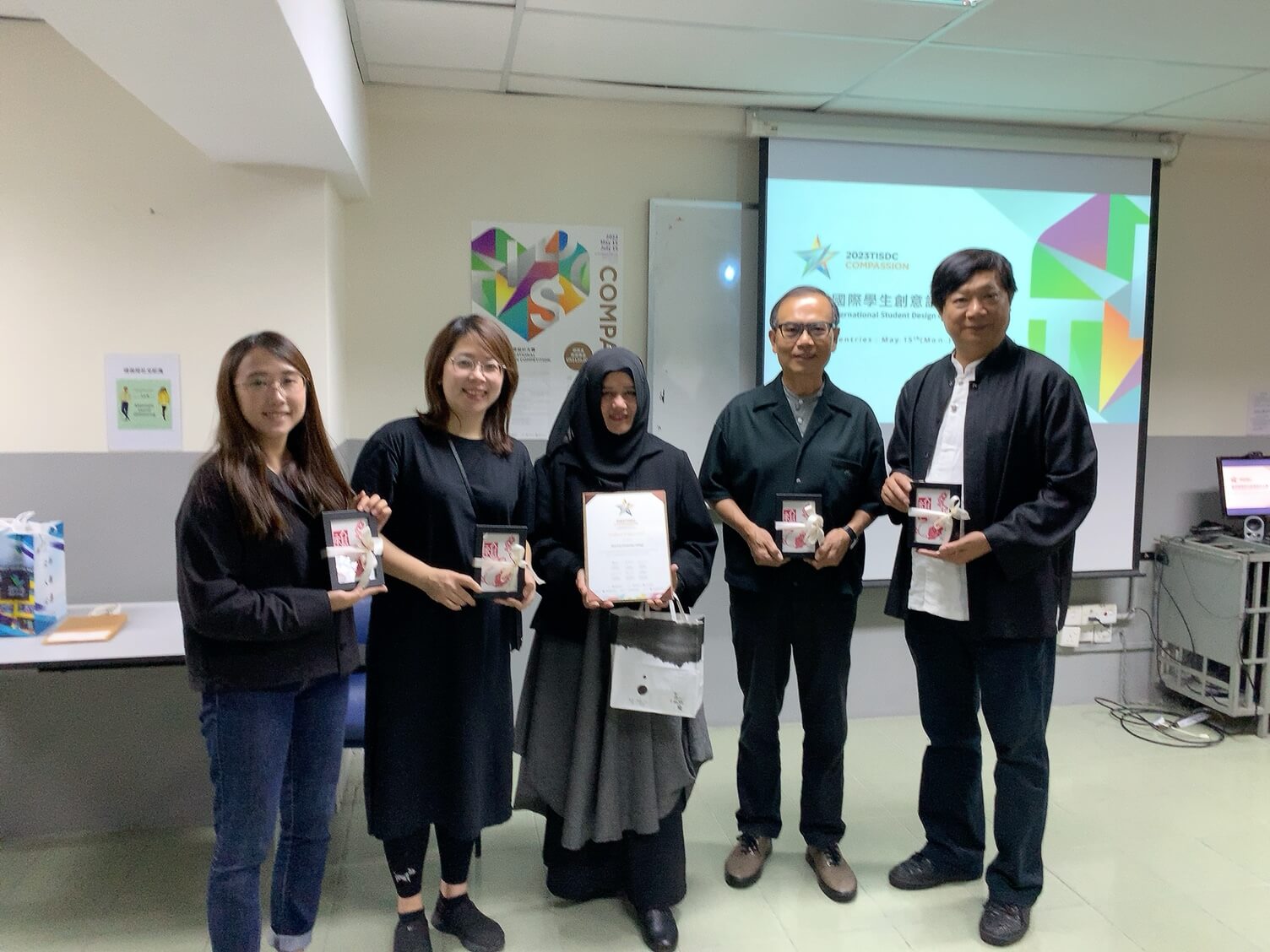 ed8fa6c2 f41f 4f7f 9b04 bba8c8fed421